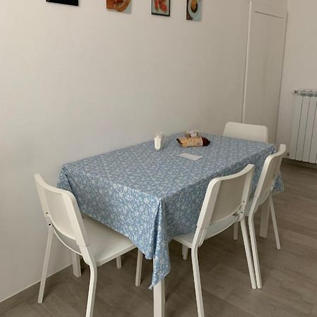 La Porta Di Carmy Apartment Napoli Ngoại thất bức ảnh